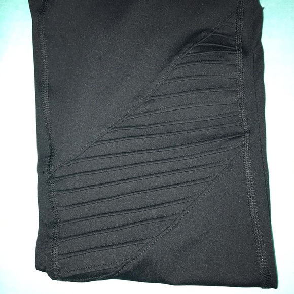 *SOLD* Aeropostale moisture wicking technology leggings - Picture 4 of 5